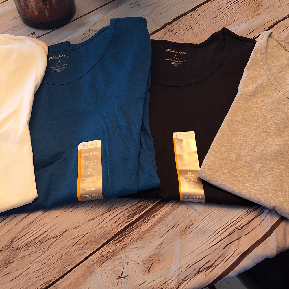 NWT Lot Of 4 Short Sleeve T-Shirts - Black, Gray, Blue & White Sz Medium